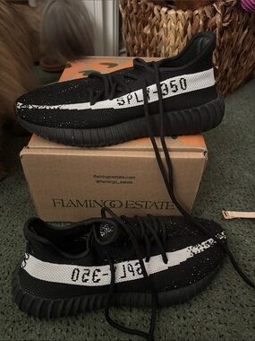 Authentic Yeezy Boost 350 V2 "Oreo" Core
Black White Size 7.5 W / 6.5 M